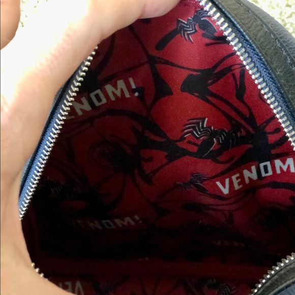 Loungefly Marvel Venom Mini Backpack - Picture 3 of 4